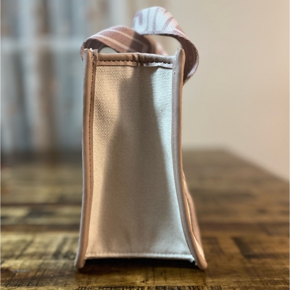 Steve Madden Tote bag with crossbody/shoulder strap. - Picture 3 of 14